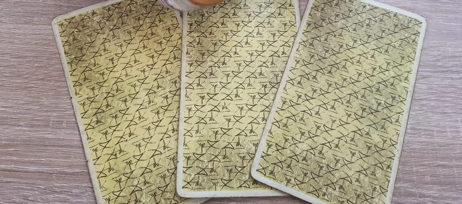 ההיסטוריה של קלפי טארוט כולל שאלת טארוט ממוחשבת